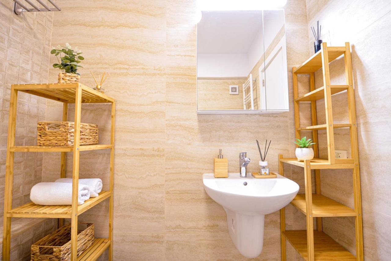 Sofia Cozy Apartment - Underground Private Parking 부쿠레슈티 외부 사진