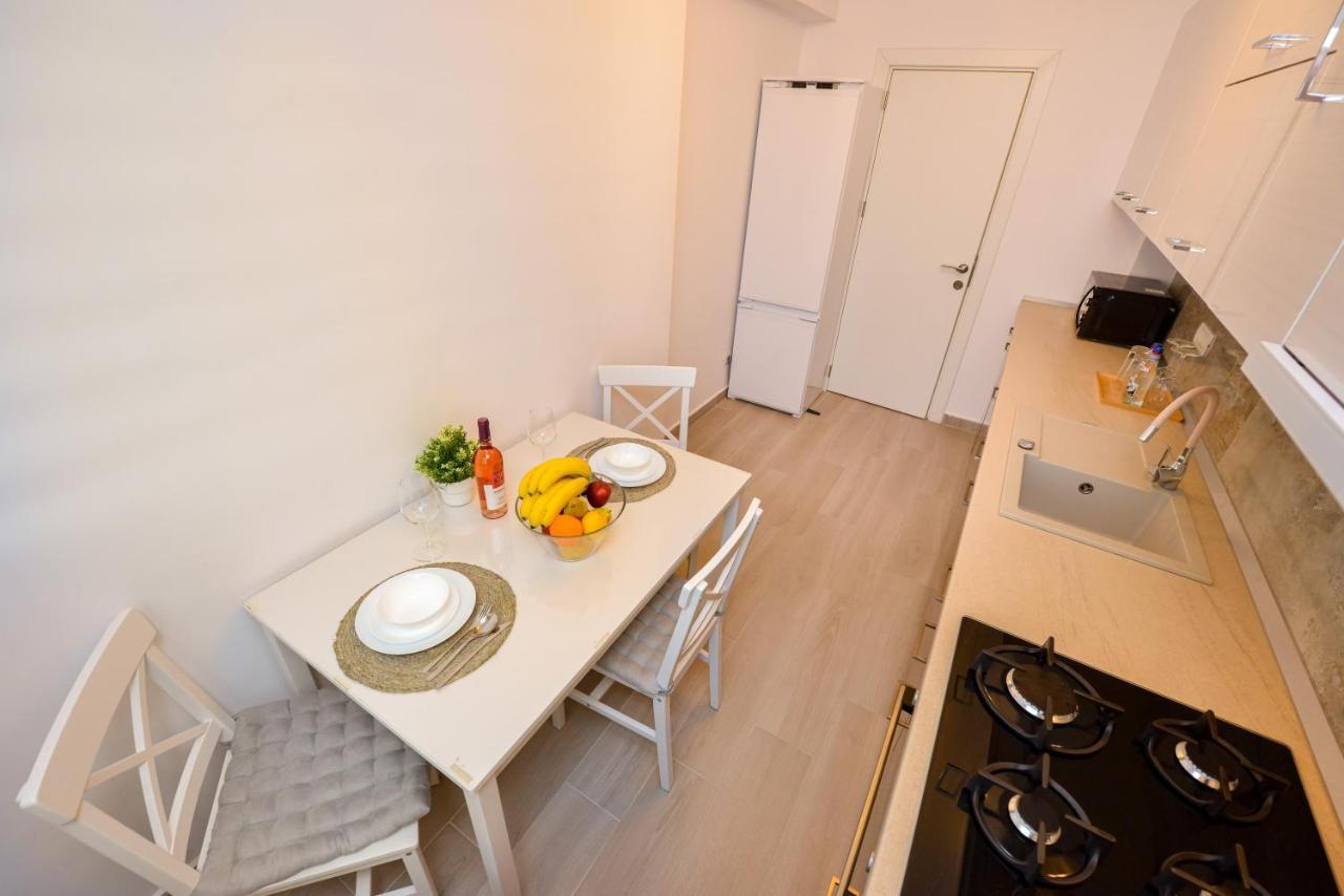 Sofia Cozy Apartment - Underground Private Parking 부쿠레슈티 외부 사진